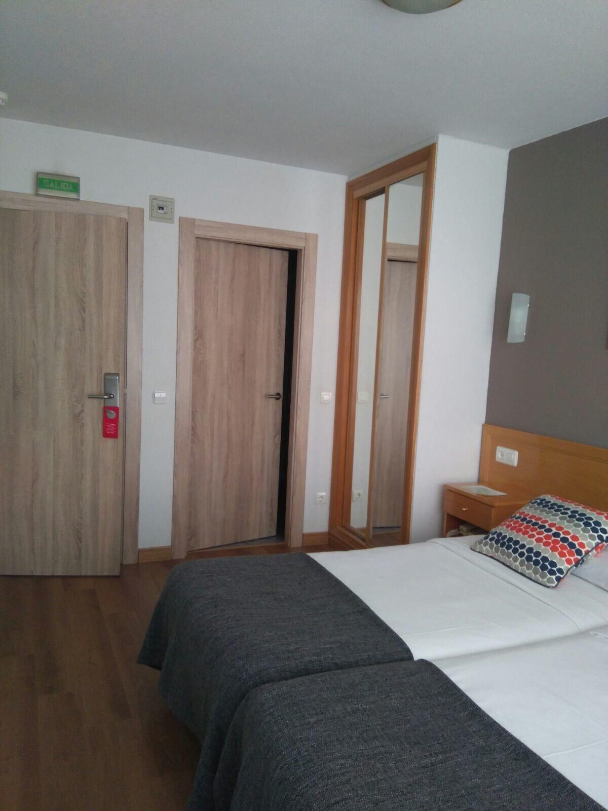 Costa Hotel *